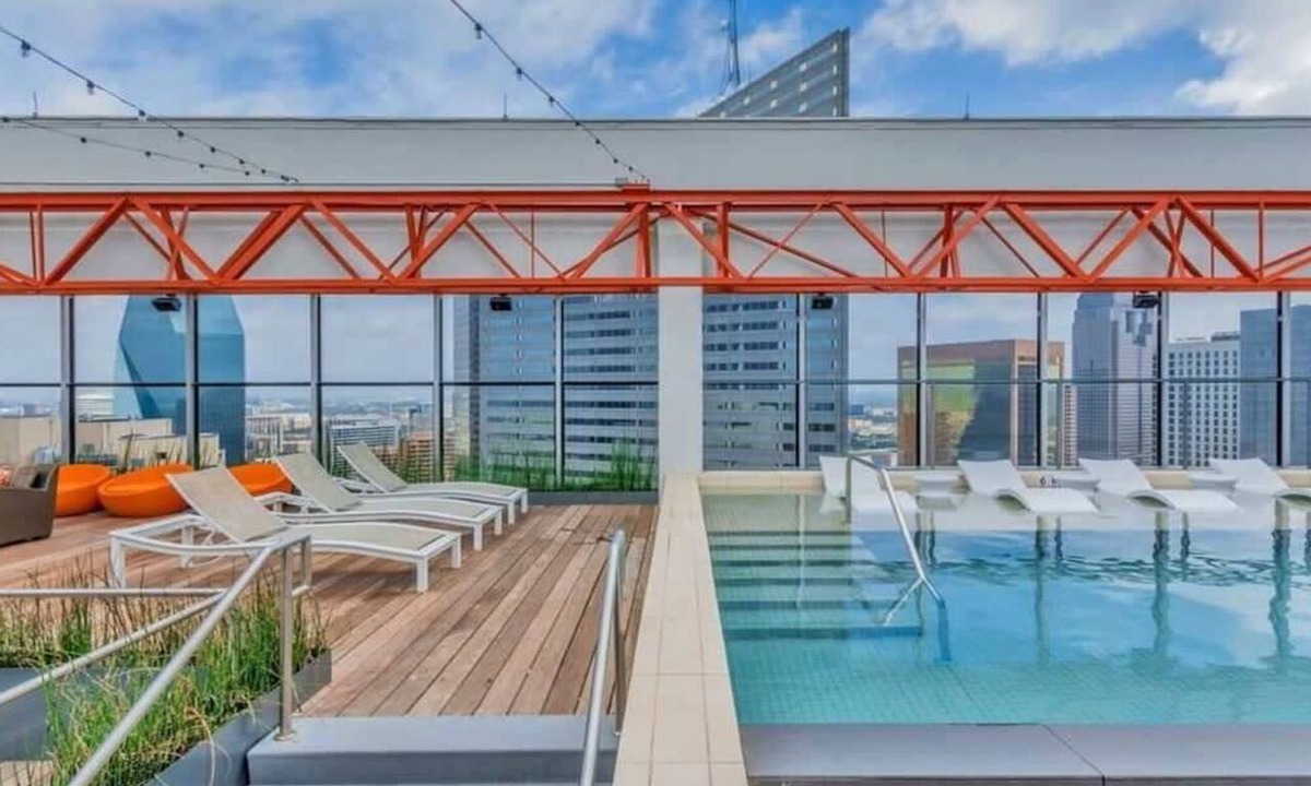Downtown Dallas Apartment | 18th FL Stylish CozySuites w/pool, gym #3