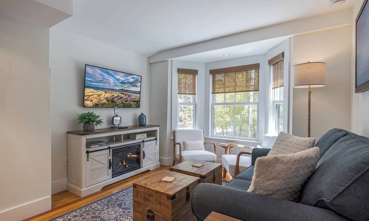 Seal Harbor Apartment | 2 BR Next to Beach & Park Entrance! [The Notebook]