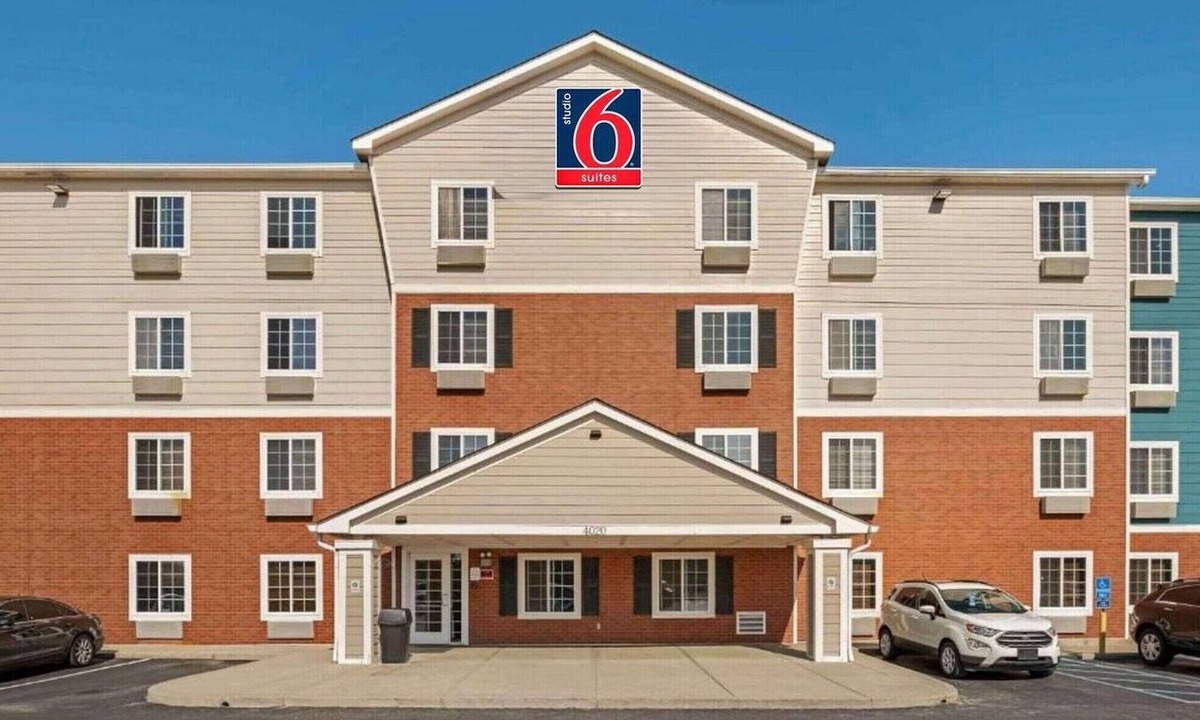 Sharonville Apartment | 2 Full Beds | Non-Smoking, Kitchen