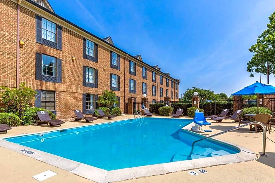Central Newport News Hotel | 2-Star Hotel ∙ Comfort Inn Newport News - Hampton I-64