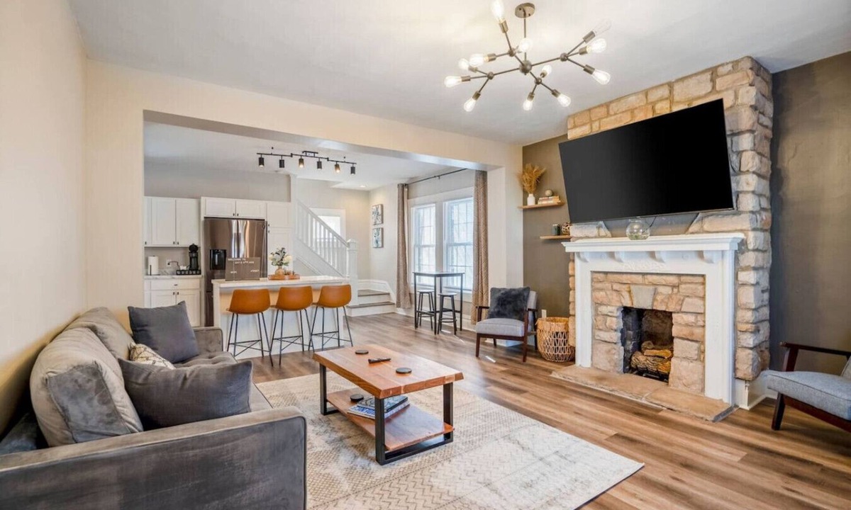 Weinland Park House | 2BR Hot Tub + Pet Friendly Near OSU & Short North