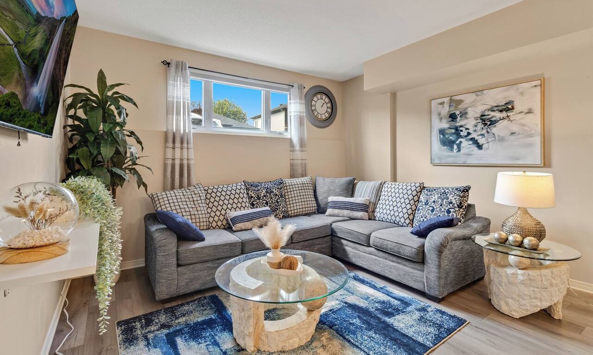 Communaute-Urbaine-de-l'Outaouais Apartment | 3-bedroom basement apartment with Pool&Terrace-4 mins to Gatineau-Ottawa Airport