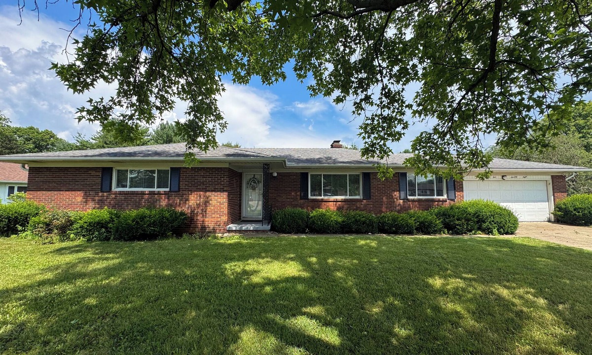 Groveport House | 3BR Retreat near BrewDog, games, and lots of space
