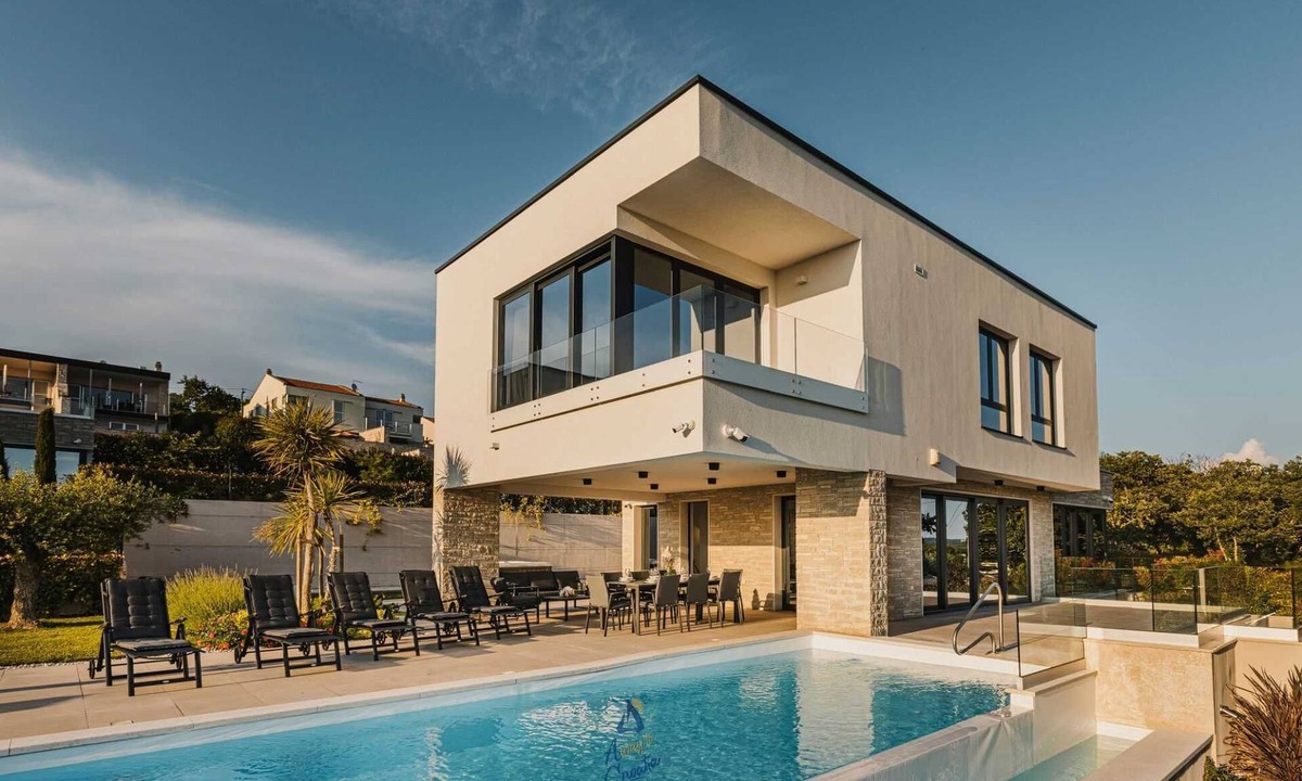 Brnobici Villa | 4BD villa for up to 8 with large swimming pool, jacuzzi, sauna, gym, bocci