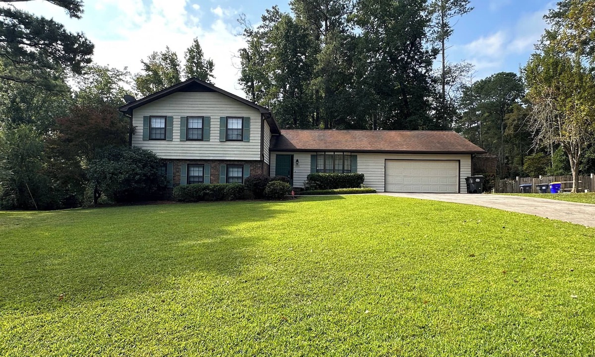 East Cobb House | 5 Bedroom 2.5 Bath Home In East Cobb and minutes to Truist Park and the Battery