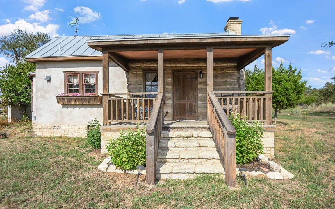 Fredericksburg Cabin | 75 m² Cabin ∙ 1 bedroom ∙ 2 guests