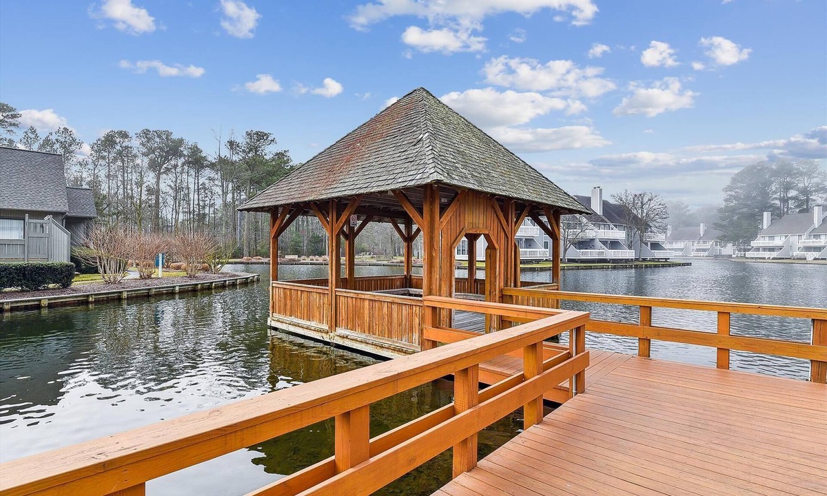 Bethany Beach Condo | Activities included up to $300 FREE PER WEEK! FREE DAILY ACTIVITIES! Bright and clean first floor 3 bedroom, 2.5 bath one level Sea Colony unit with all of the modern conveniences