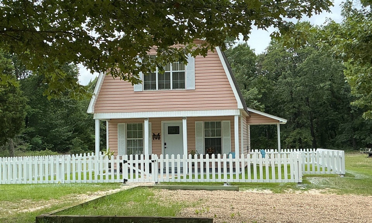 Mineola House | Adorable 1-bedroom barn in Mineola, East Texas also known as Lake Country
