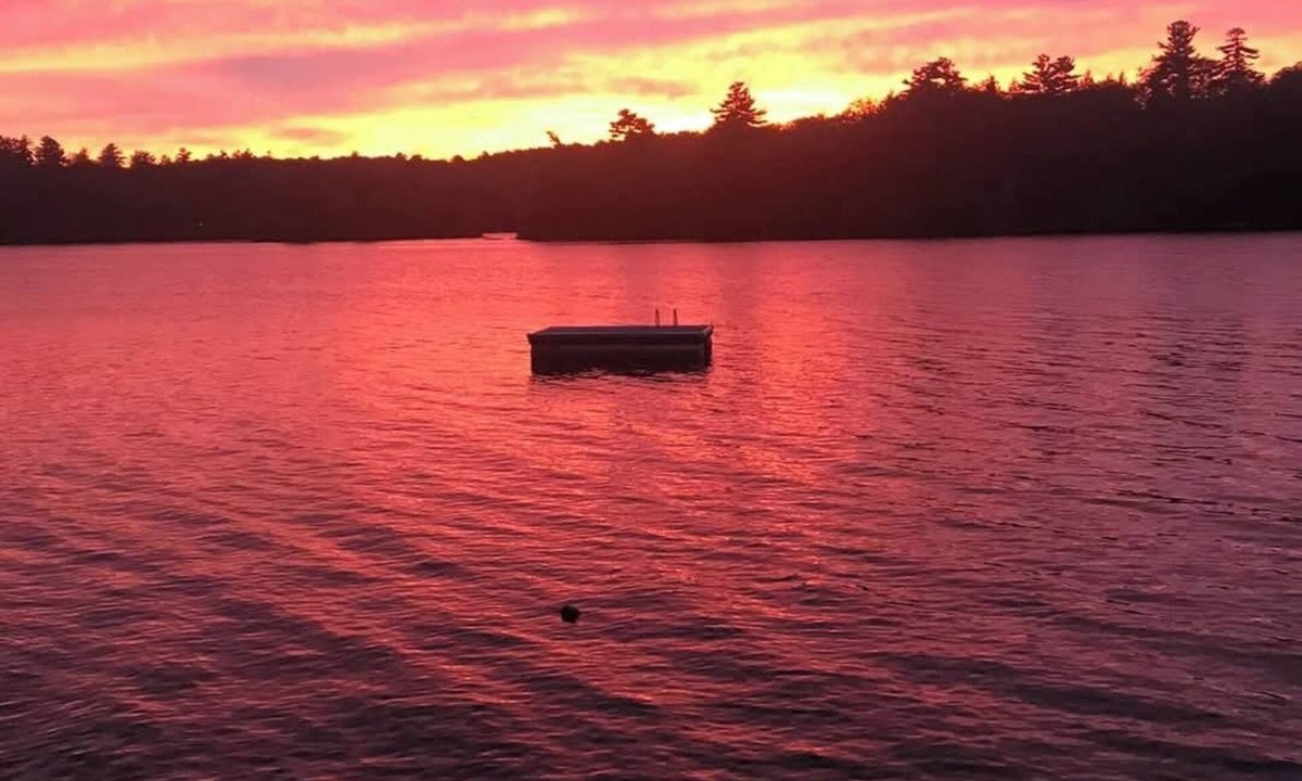 Readfield House | Adorable 2-bedroom lake front house/camp with WiFi on Lake Maranacook, Readfield