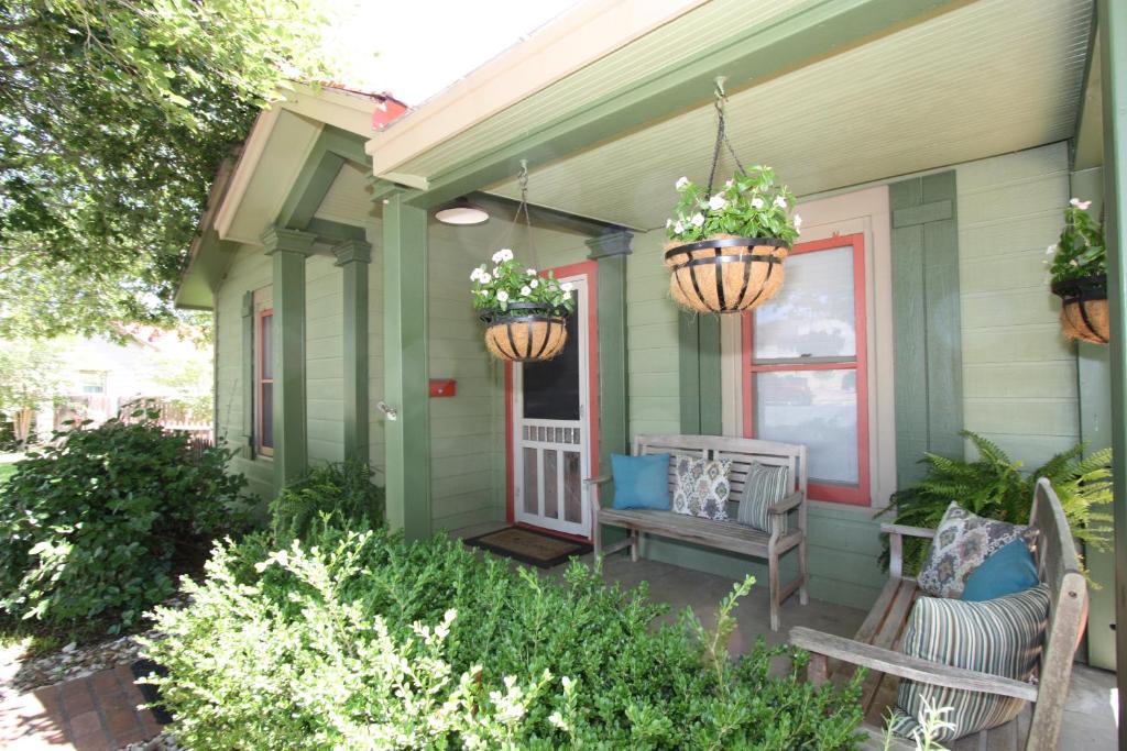Fredericksburg House | Agape Front Cottage