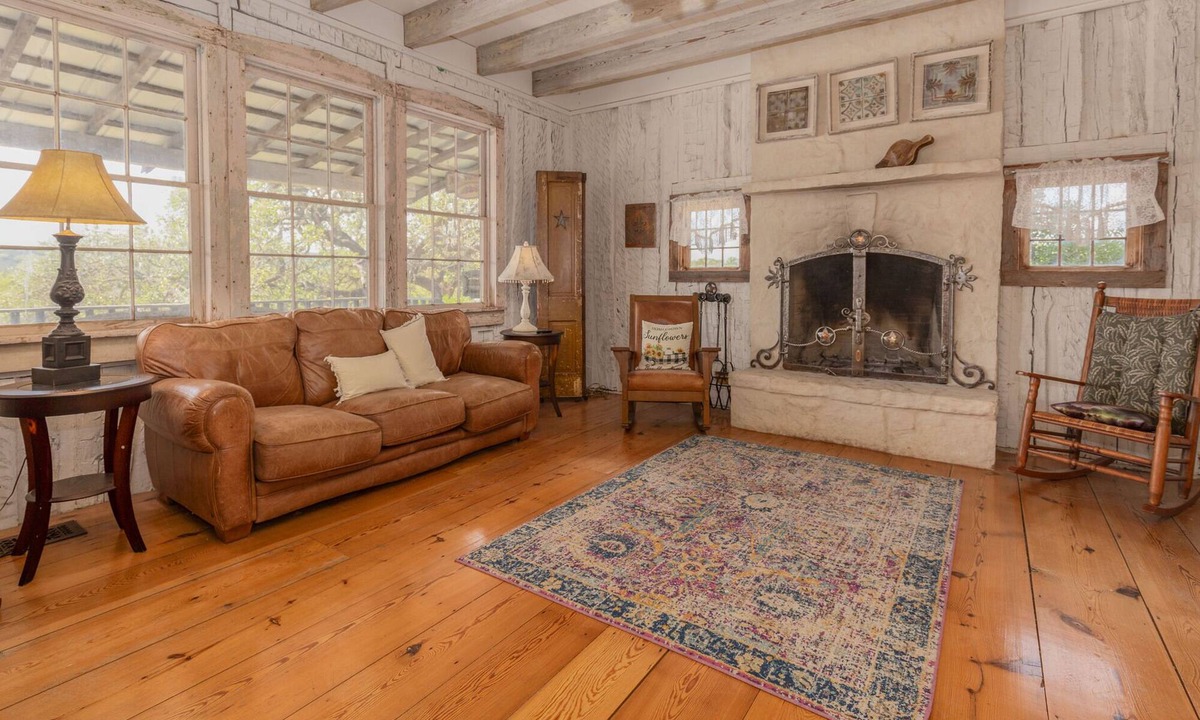 Ingram House | Antique log home, built in 1852 in St. Geneviève, MO