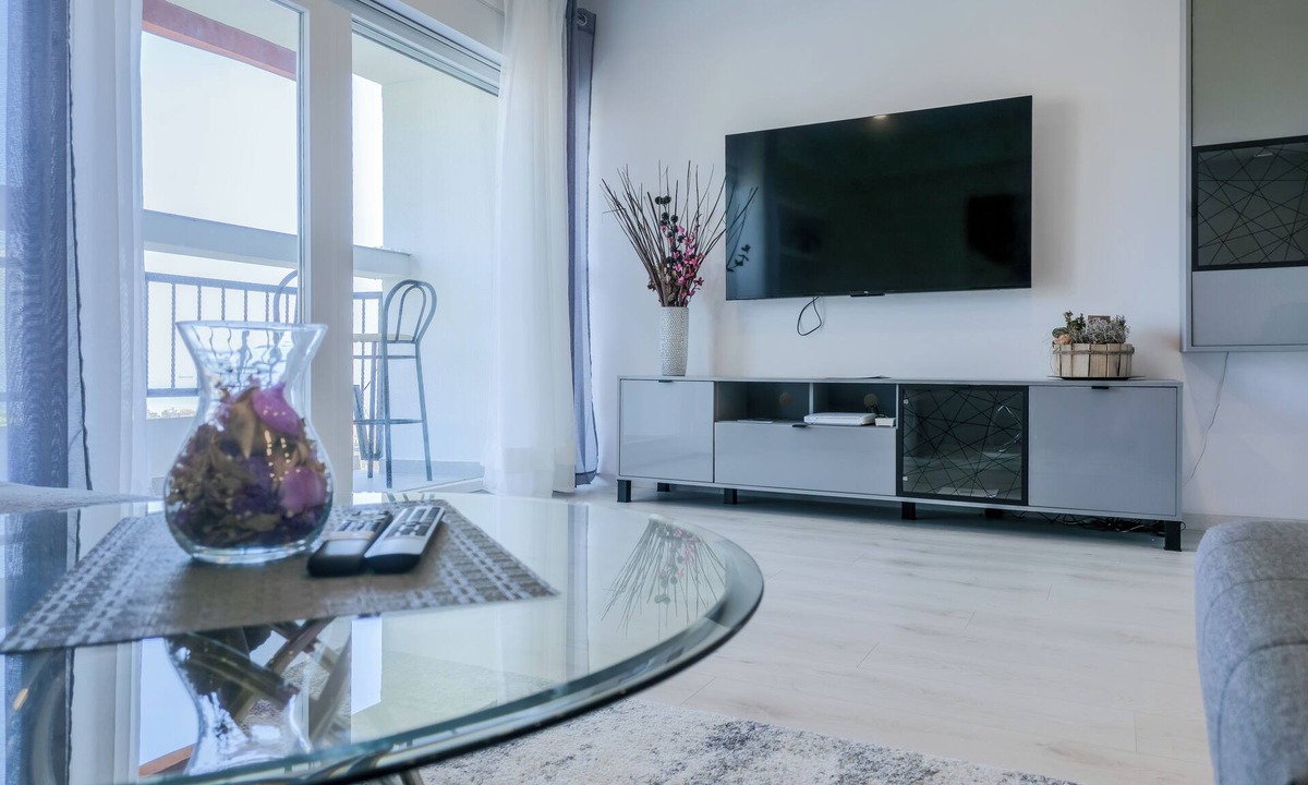 Rijeka Apartment | Apartment Andrada - One-Bedroom Apartment with Balcony and Sea View