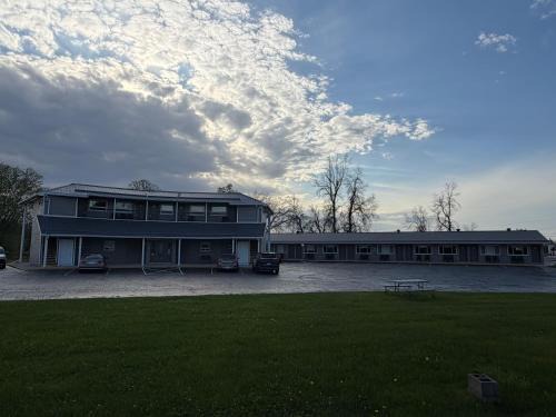 Balderson Hotel | Aquarius Motel