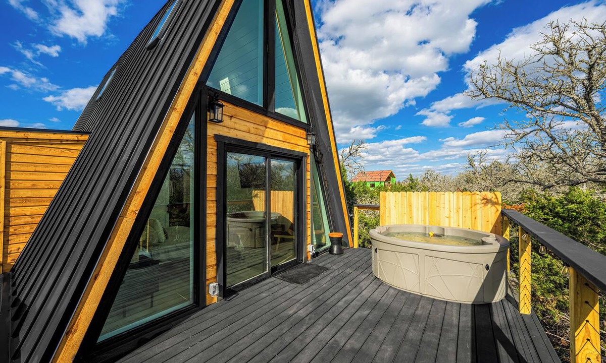 Fredericksburg House | ARES Treehouse Fredericksburg