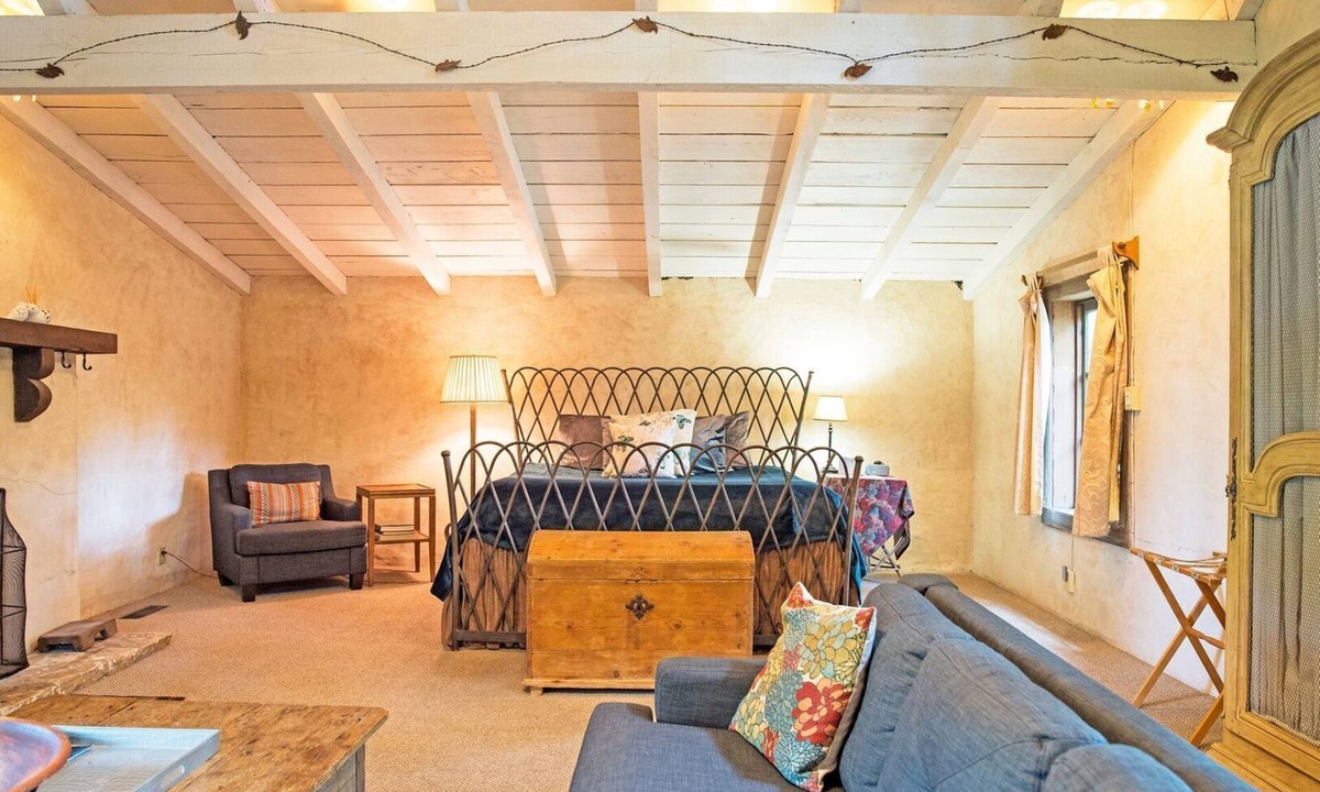 Fredericksburg Cabin | Austin St.- Kristin's Suite | Private Patio | Fireplace