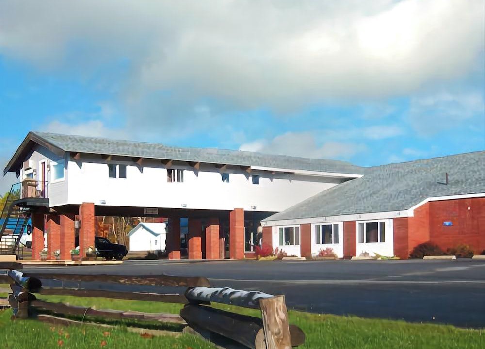 Sherman Station Hotel | Baxter Park Inn