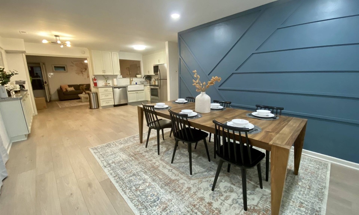 Bayview House | Beach Bungalow King Bed 1 Floor Living