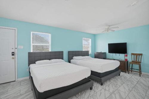 North Beach Apartment | Beachside 1BR Studio Sleeps 4 & Near North Beach