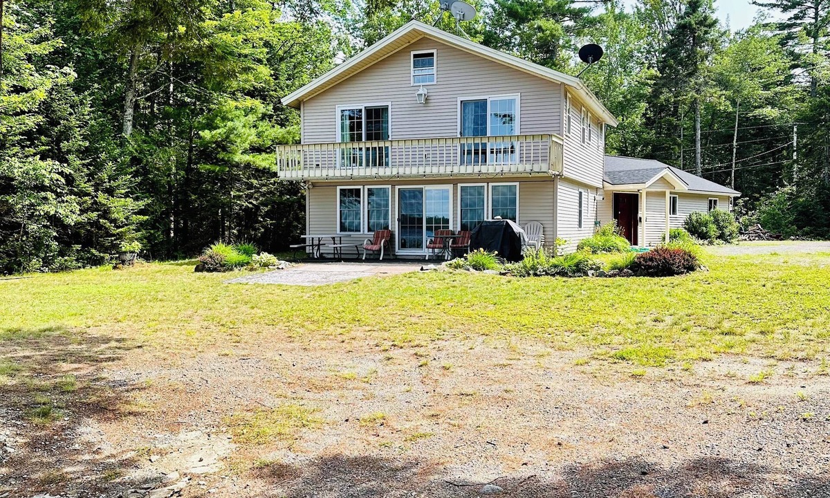 North Penobscot House | Beautiful and private lakefront home on the sandy shores of South Twin Lake