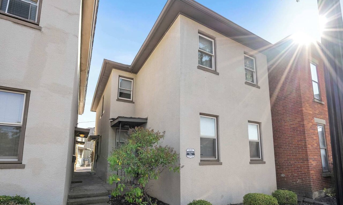 Italian Village Apartment | Beautiful 1 Bedroom in the Heart of Short North