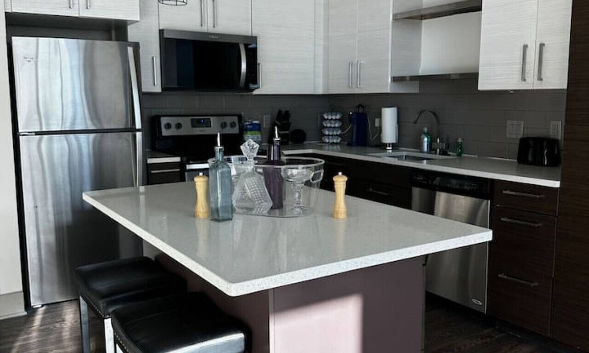 SoNo Apartment | Beautiful Cozy High Rise DwnTwn ATL