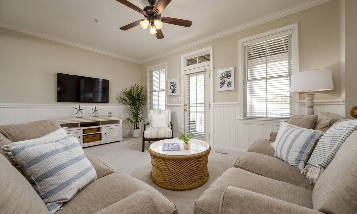 Sunset Island House | Beautiful Townhouse @67th, 2 Pools, FREE Linens/Towels, Grill, Baby Crib too!