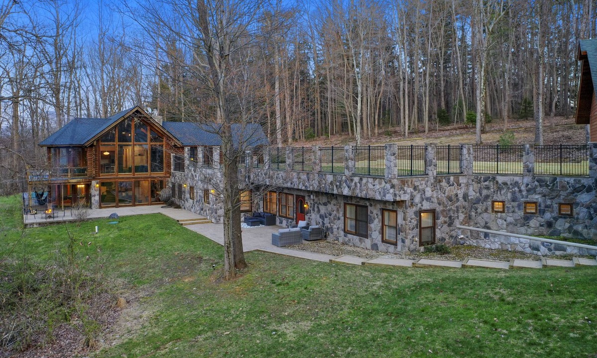 Lancaster House | Beautiful Villa - Pool, Hot tub, Sauna, sleeps 29!
