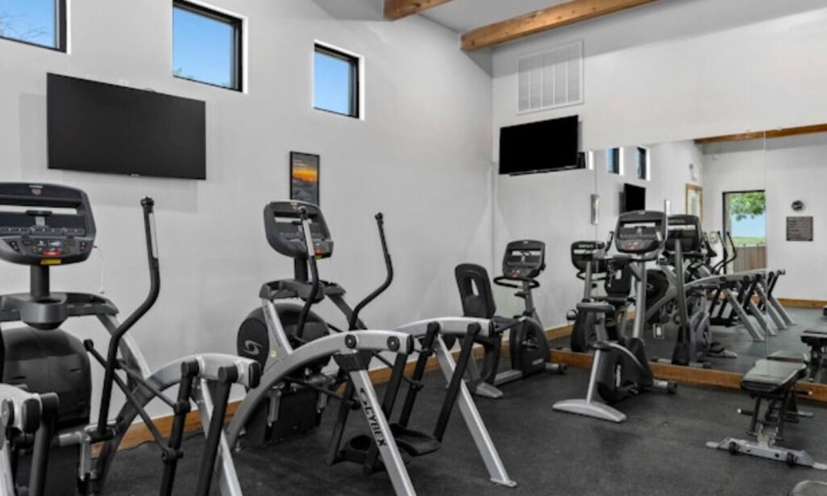 Ingram House | BLOCK WM Stablewood Springs 2br