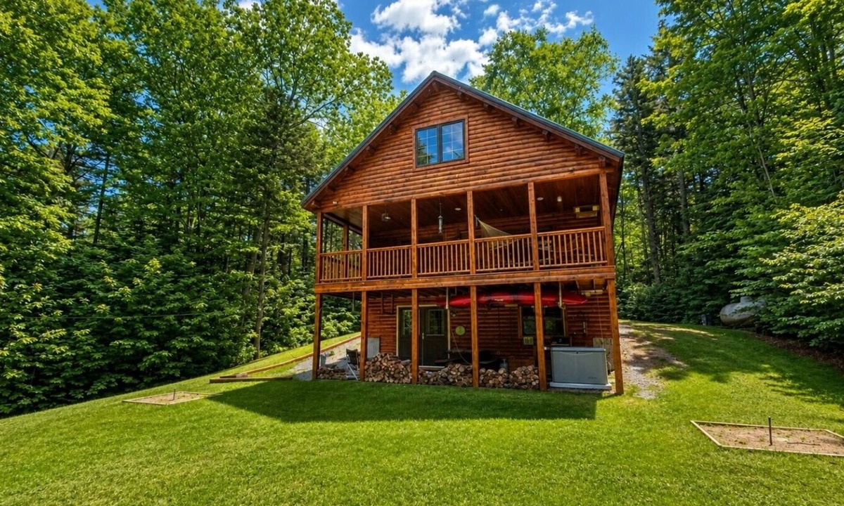 Greenville Cabin | Bobcat Cabin - Beach access pet-friendly getaway