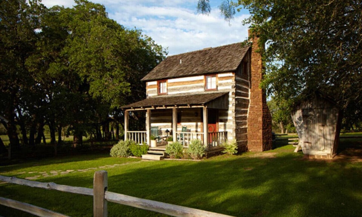 Fredericksburg Cabin | Bohl Cabin | Historic | Built in 1850 | Wineries