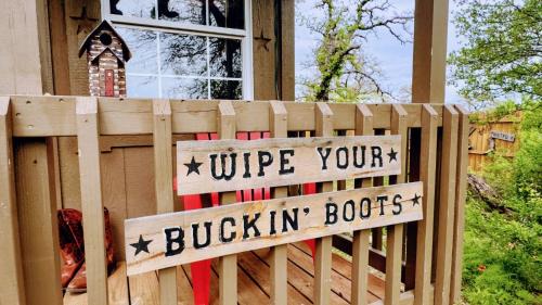 Voca House | Boot Scootin' Boogie