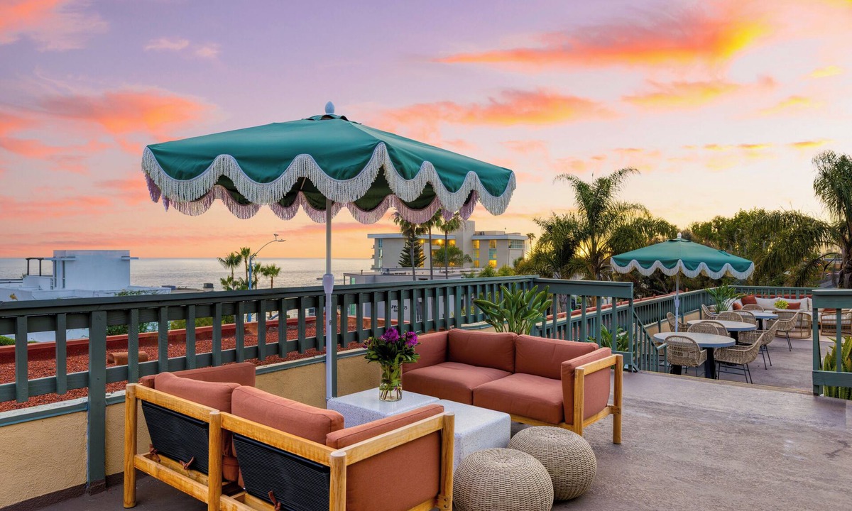 Diamond Crestview Hotel | Boutique Hotel + Pool + Hot Tub + Terrace + Walkable | The Mara by AvantStay