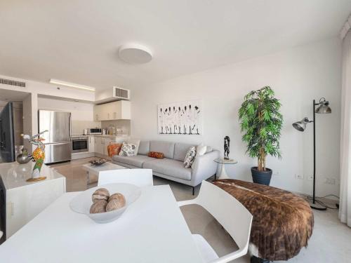 Herzliya Pituach Apartment | Breeze Suite at The Island