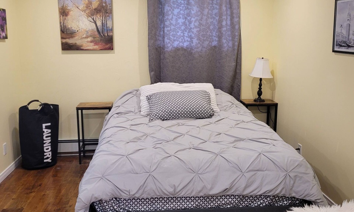 Martintown Apartment | Bright Private Studio: Near Downtown Core