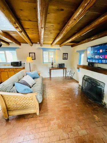 Seton Village House | Casita Azul: Cozy Historic Adobe Retreat in Santa Fe