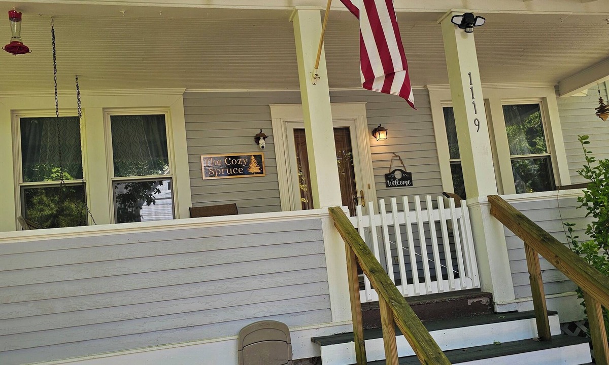 Edray House | Celebrate the 4th of July in the mountains! Close to bike trails and Snowshoe!