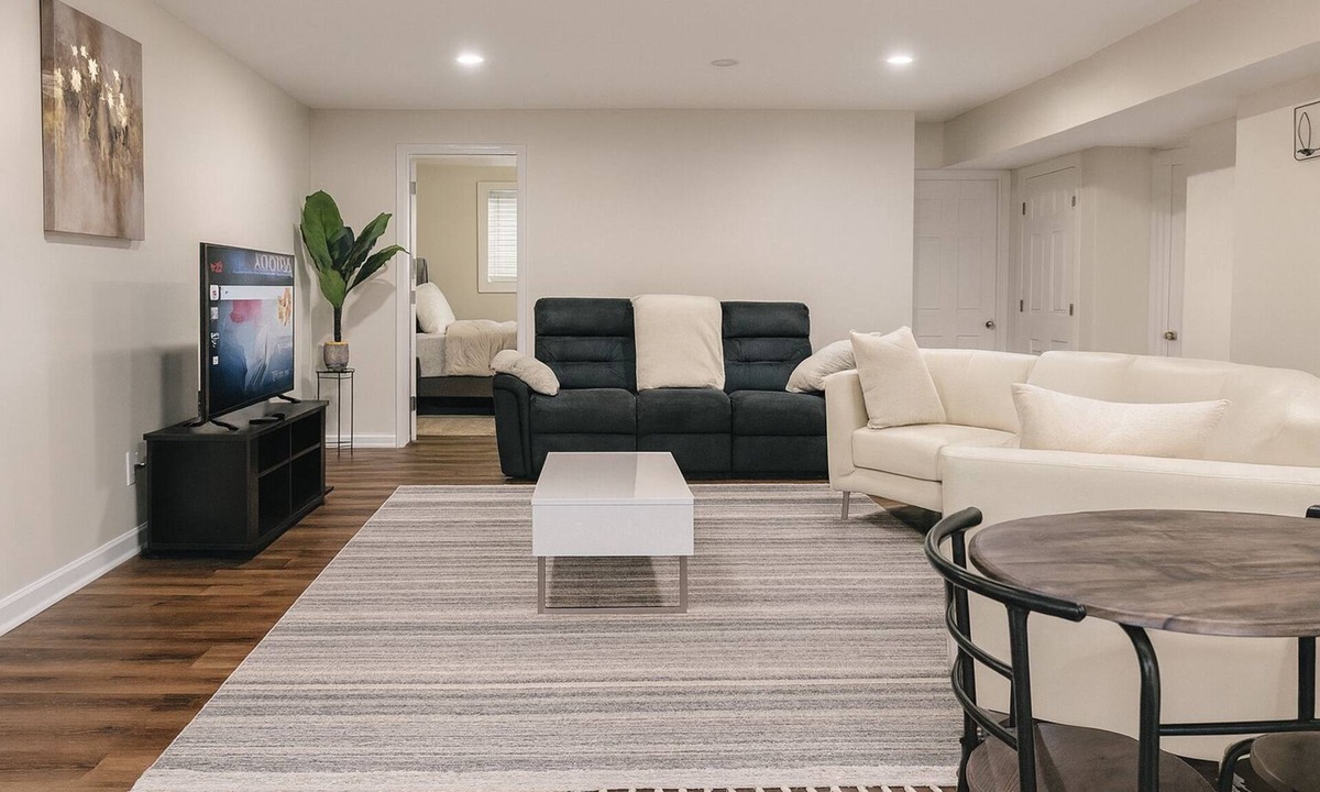 Pasadena House | Charming Lower Level Guest Unit, Fully Equipped Kitchen, WiFi, Free onsite park
