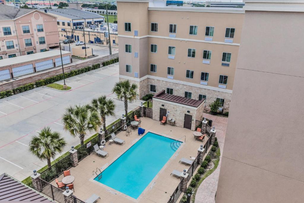 Chinatown Apartment | Chinatown 2B2B Free Parking Washer and Dryer Gym Relux 300