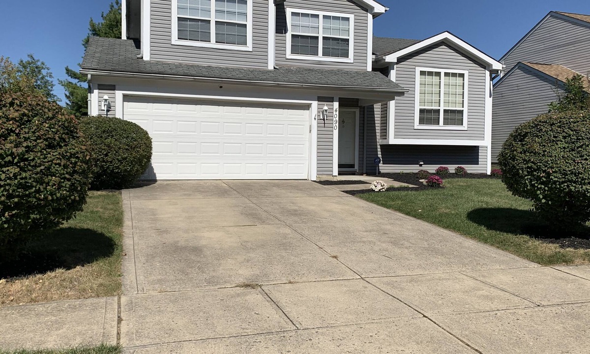 Easton House | Clean, Safe, Spacious, Suburban Home, close to everything near Columbus