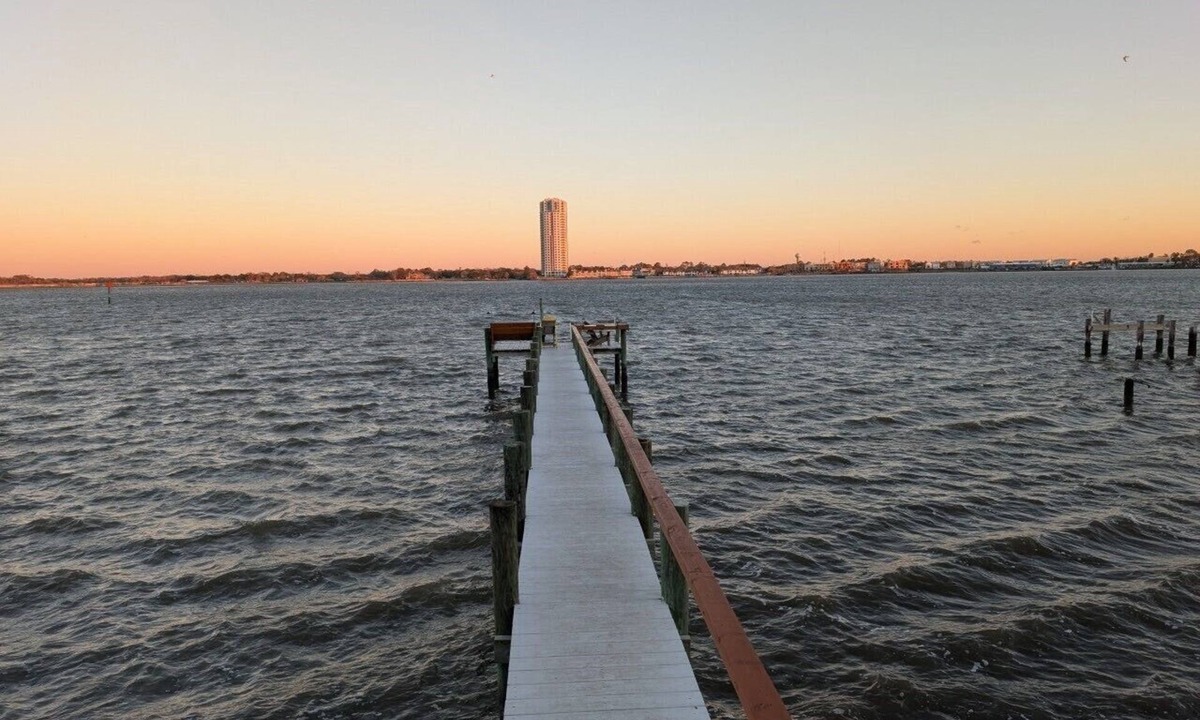 Kemah House | Coastal Home with Neighborhood Fishing Pier