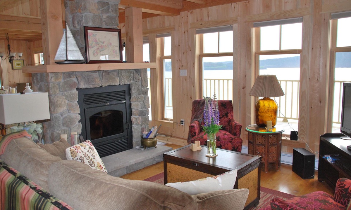 Trinity Cottage | COMMANDER'S KEEP ~ BEST LOCATION & LUXURY IN THE 'BIGHT'!