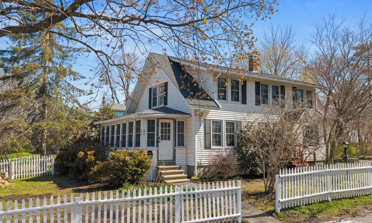 Augusta Cottage | Cozy 3 Bedroom Office Sauna Near Downtown Augusta and Maine General