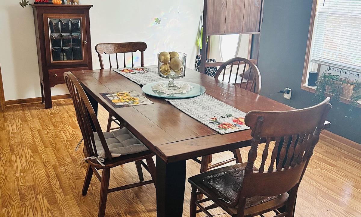 Hayes House | Cozy Cabin in the Woods, a Charming 3-bedroom house in Hayes, Virginia