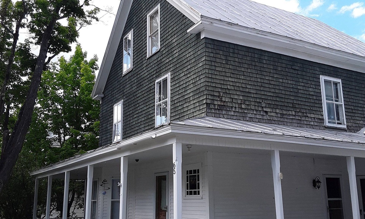 Kingfield House | Cozy mountain retreat near Skiing, Hiking, and Biking!