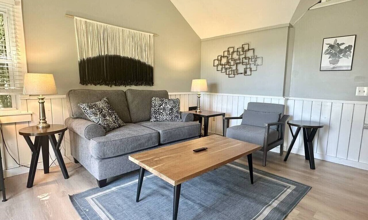 Salsbury Cove House | Cozy Pond Side Cottage in Bar Harbor! [The `Nook`]
