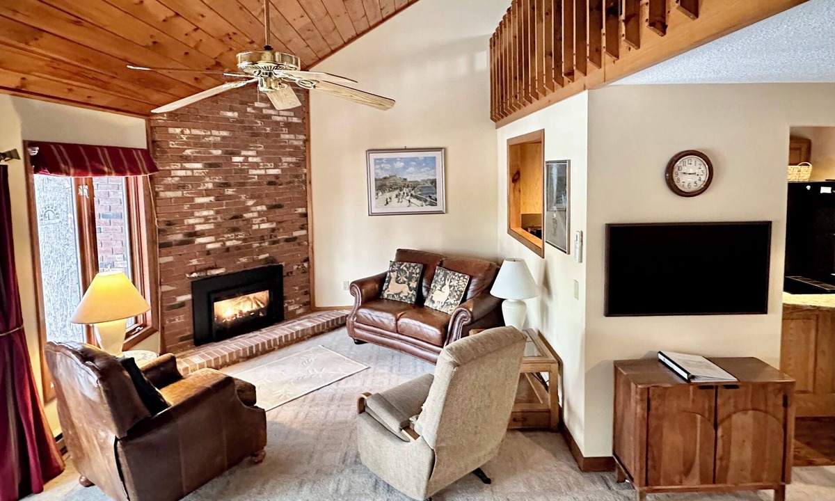 North Conway Condo | Cozy Private Winter Retreat, 5 min to Cranmore, 10 to Attitash, 3 mins to town