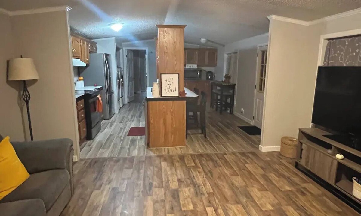 Bangor House | Cozy & quiet 4:20 friendly home