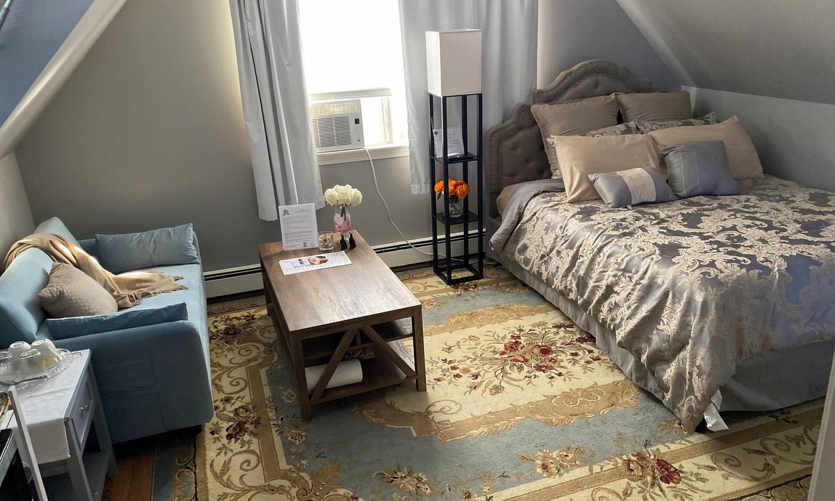 Portland House | Cozy&Quiet Home in Portland ME. One Bedroom with dedicated Bathroom “No Kitchen”