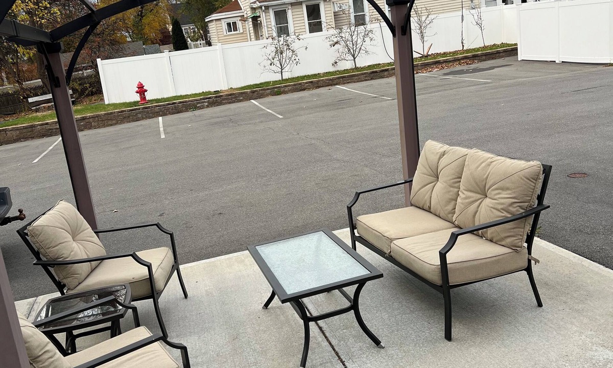 Schenectady Apartment | Cozy, Safe,Secure 1-bedroom apartment with WiFi centrally located in Schenectady