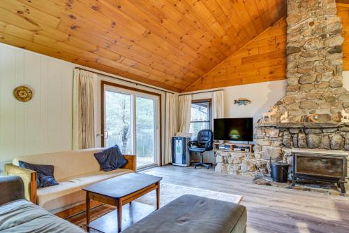 West Poland House | Cozy Thompson Lake Cabin w/Boat Dock & Launch